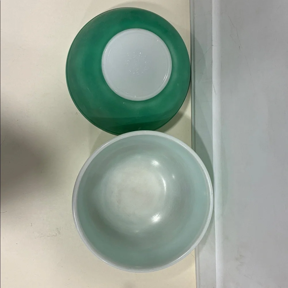 Pyrex Green/ White Bowl Big Green and White Vintage Pyrex Bowl shown on left